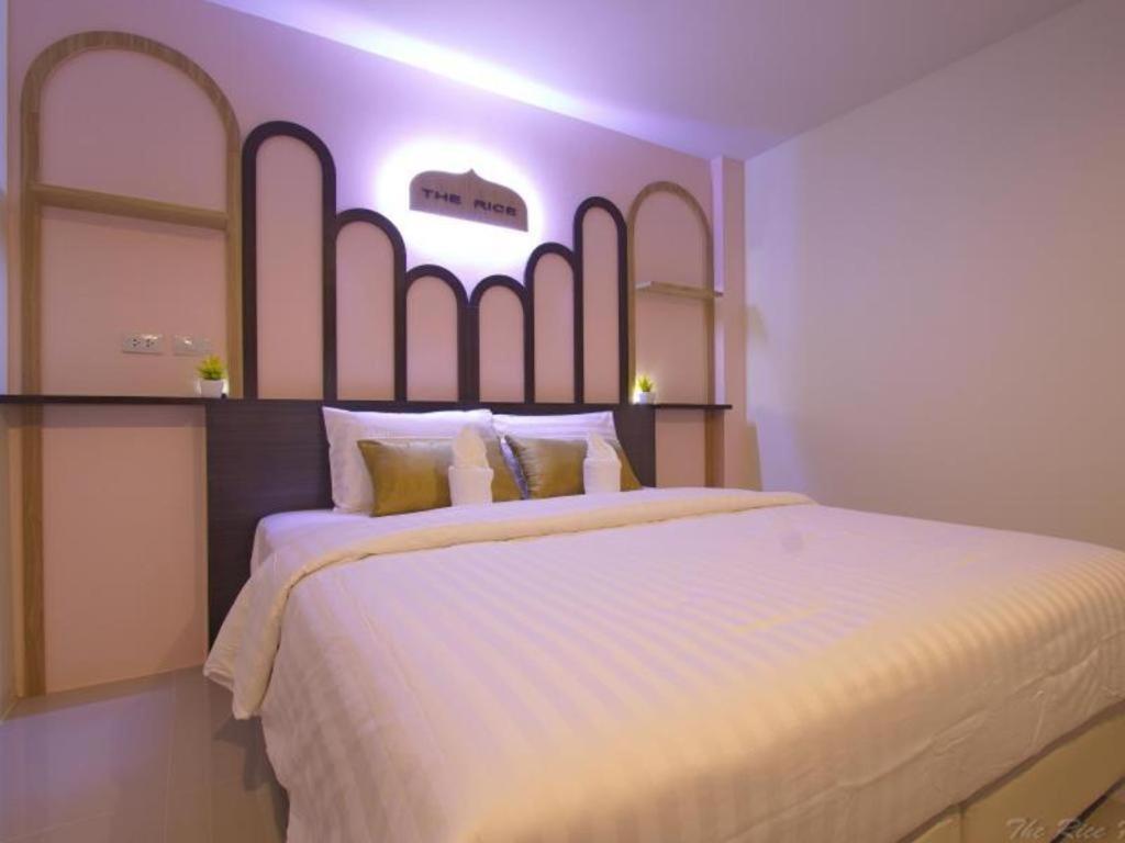 The Rice Hotel Roi Et Buitenkant foto
