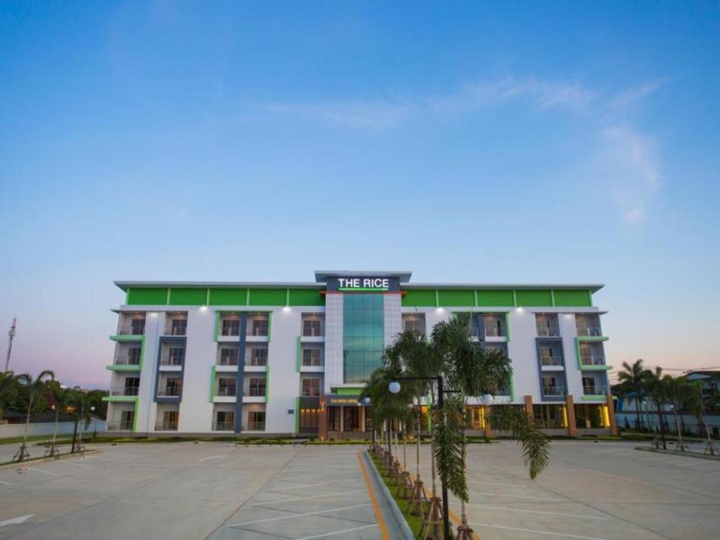 The Rice Hotel Roi Et Buitenkant foto