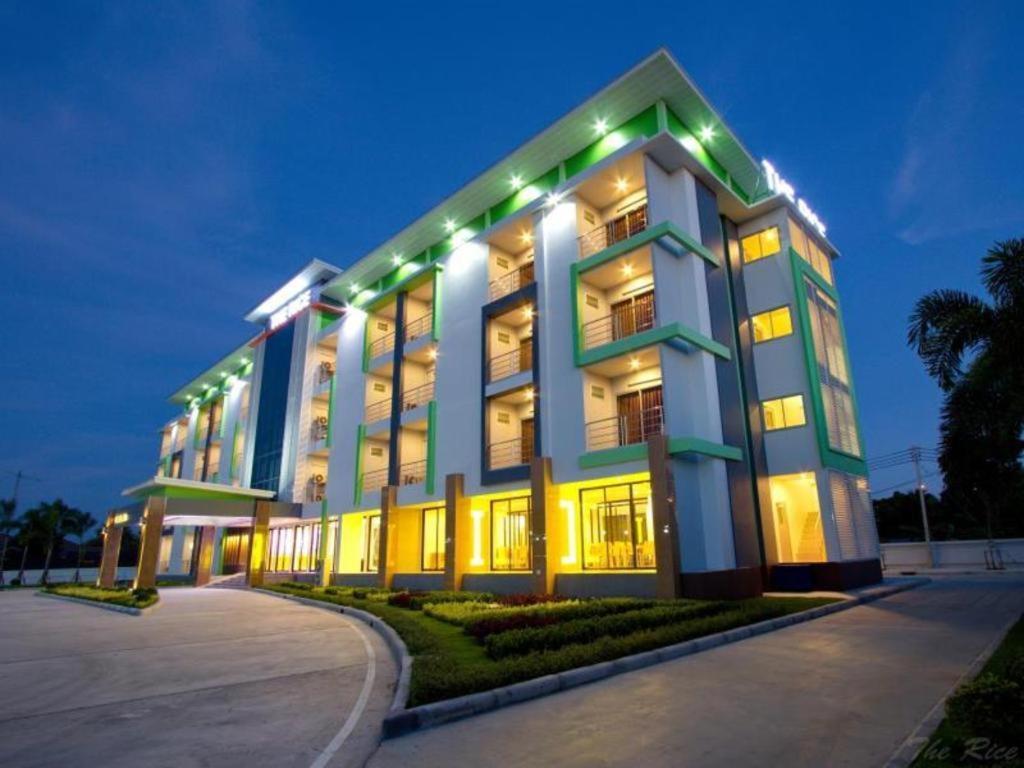 The Rice Hotel Roi Et Buitenkant foto
