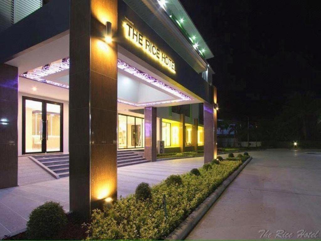 The Rice Hotel Roi Et Buitenkant foto