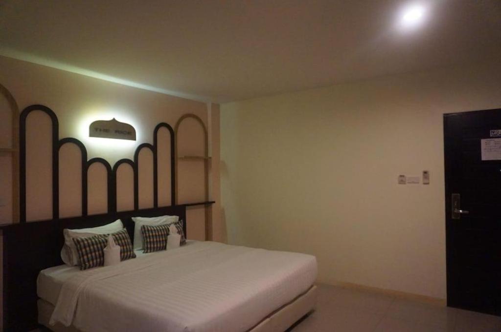 The Rice Hotel Roi Et Buitenkant foto
