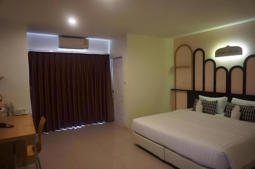 The Rice Hotel Roi Et Buitenkant foto