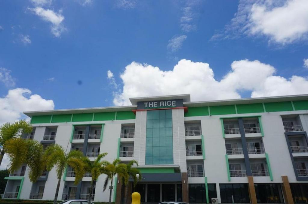 The Rice Hotel Roi Et Buitenkant foto