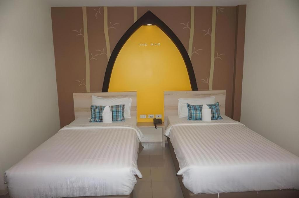 The Rice Hotel Roi Et Buitenkant foto