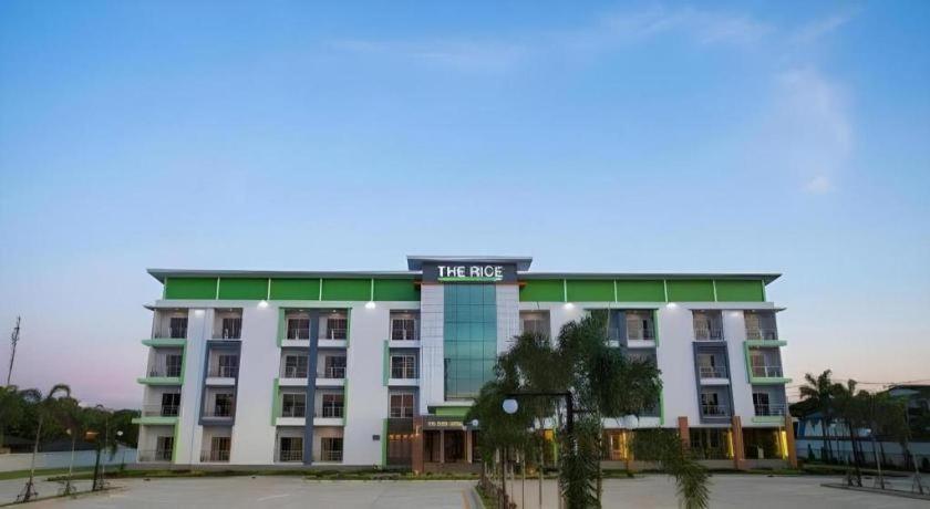 The Rice Hotel Roi Et Buitenkant foto