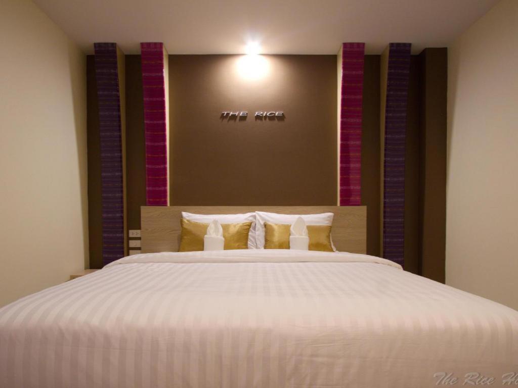The Rice Hotel Roi Et Buitenkant foto