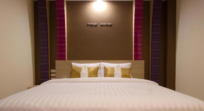 The Rice Hotel Roi Et Buitenkant foto